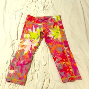 Trina Turk size S neon floral cropped legging
